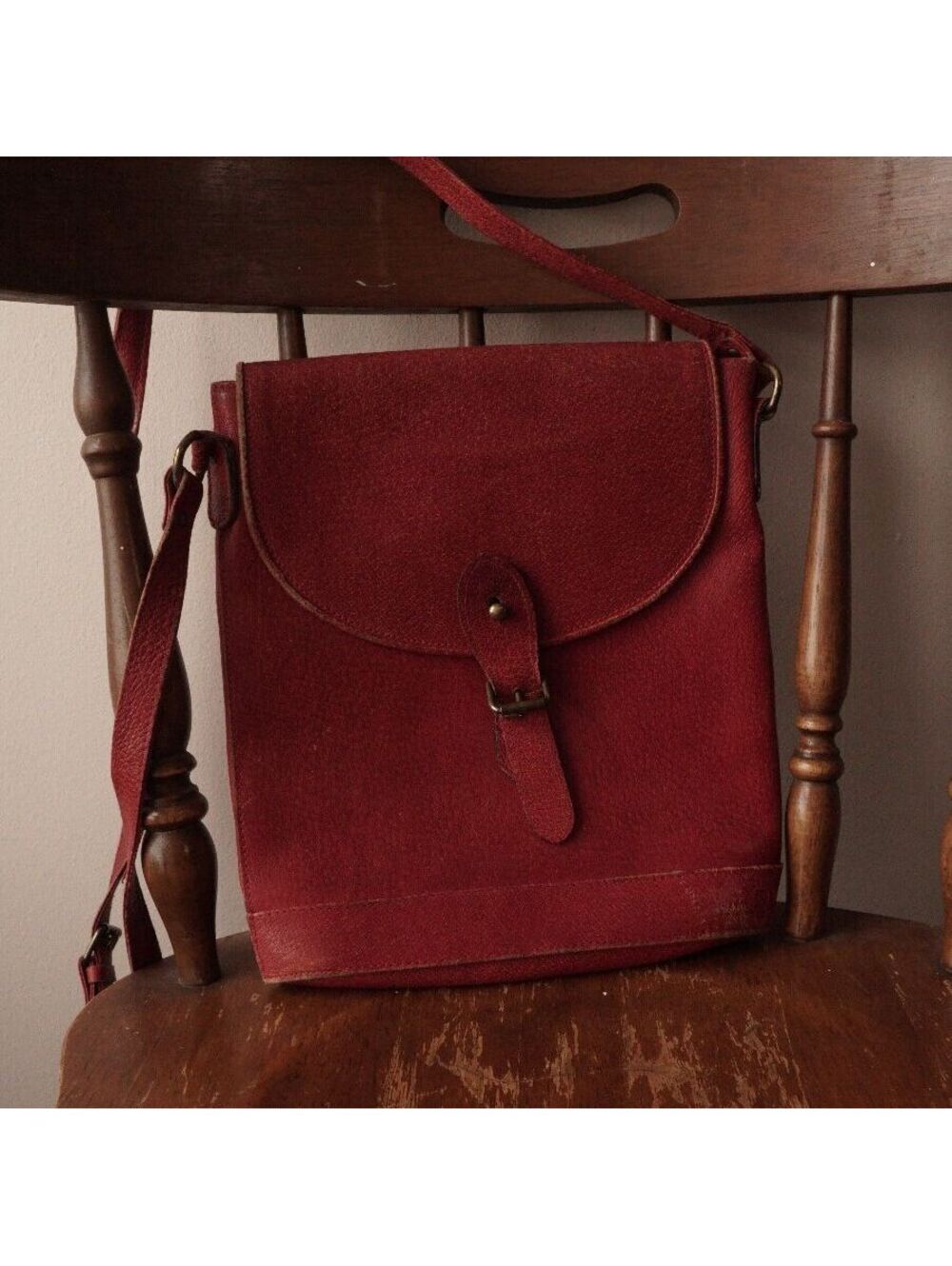 Vintage Burgundy Leather Shoulder Bag with Buckle Closure